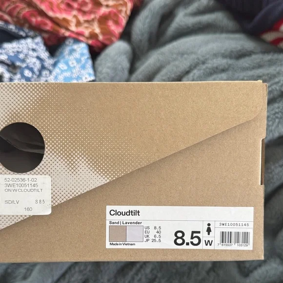 On Running Cloudtilt Running Shoes in Sand/Lavender - Picture 5 of 5